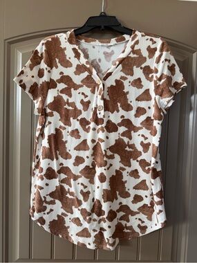 Women's Short Sleeve Henley Top - Brown Cow Print